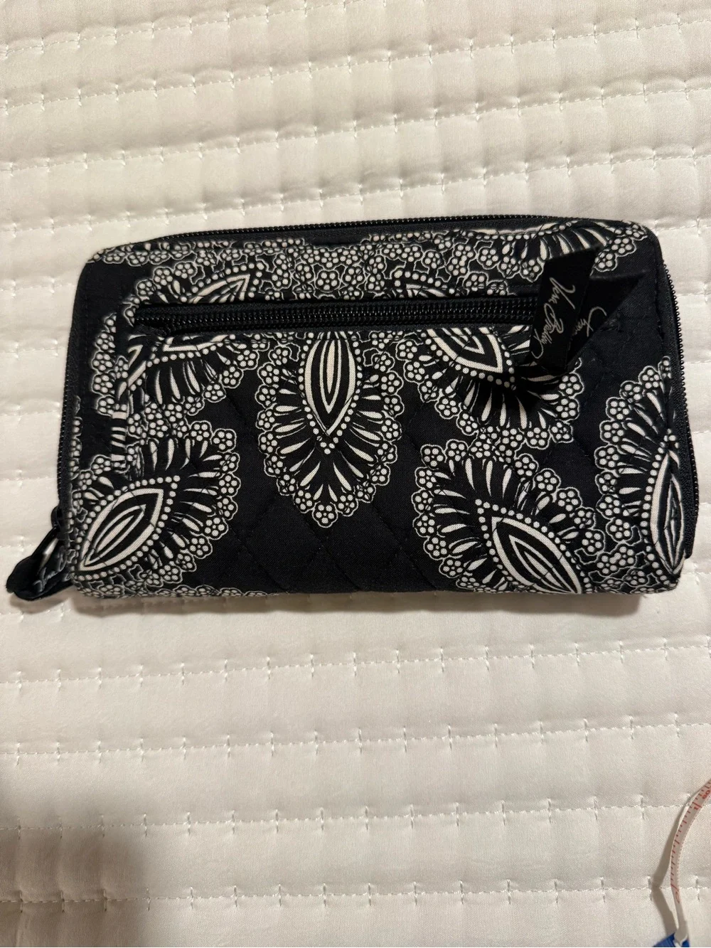 Vera Bradley retired Black & White Paisley-Print Wallet Wrislet with Turn-Lock - Picture 2 of 5